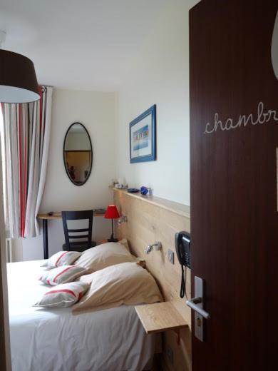 Hotel Logis Beauséjour Erquy Habitación foto